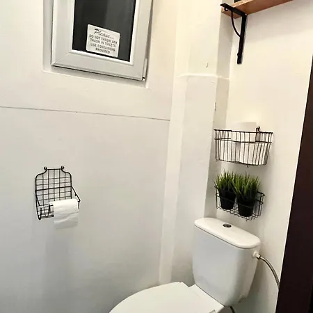 Audrey Hepburn Old Town Air Conditioned Apartment