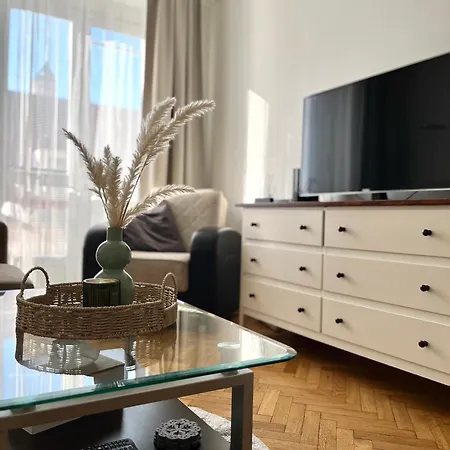 Audrey Hepburn Old Town Air Conditioned Apartment Bratislava