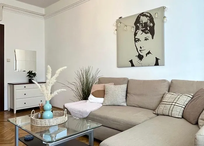 Apartment Audrey Hepburn Cathedral View Location Air Conditioned