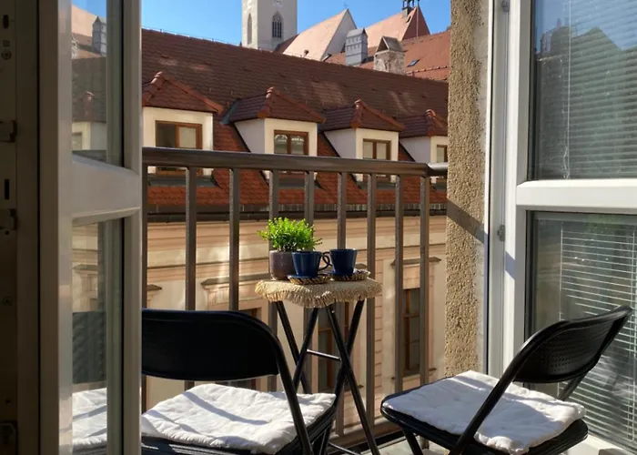 Audrey Hepburn Cathedral View Location Air Conditioned Apartment *